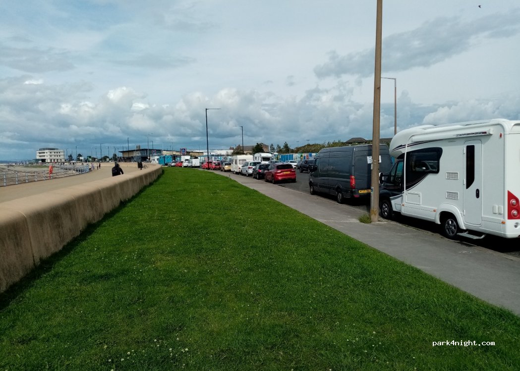 (LA4 4DQ)  - 100 Marine Road West — foto