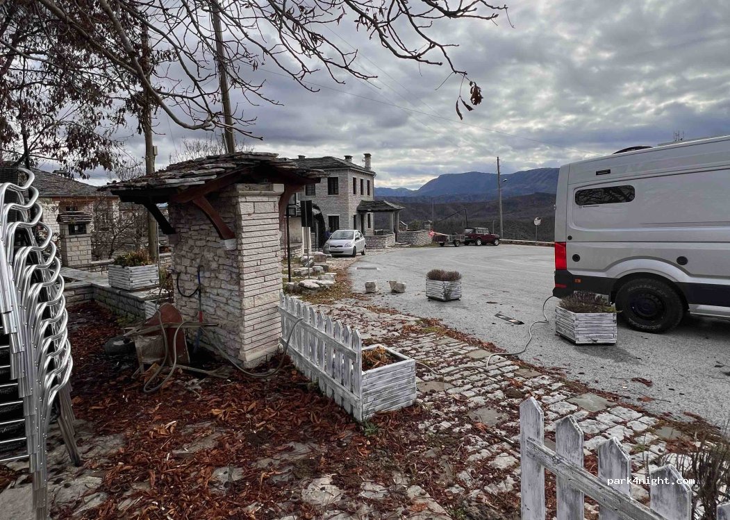 (440 07) Vitsa - Unnamed Road — foto