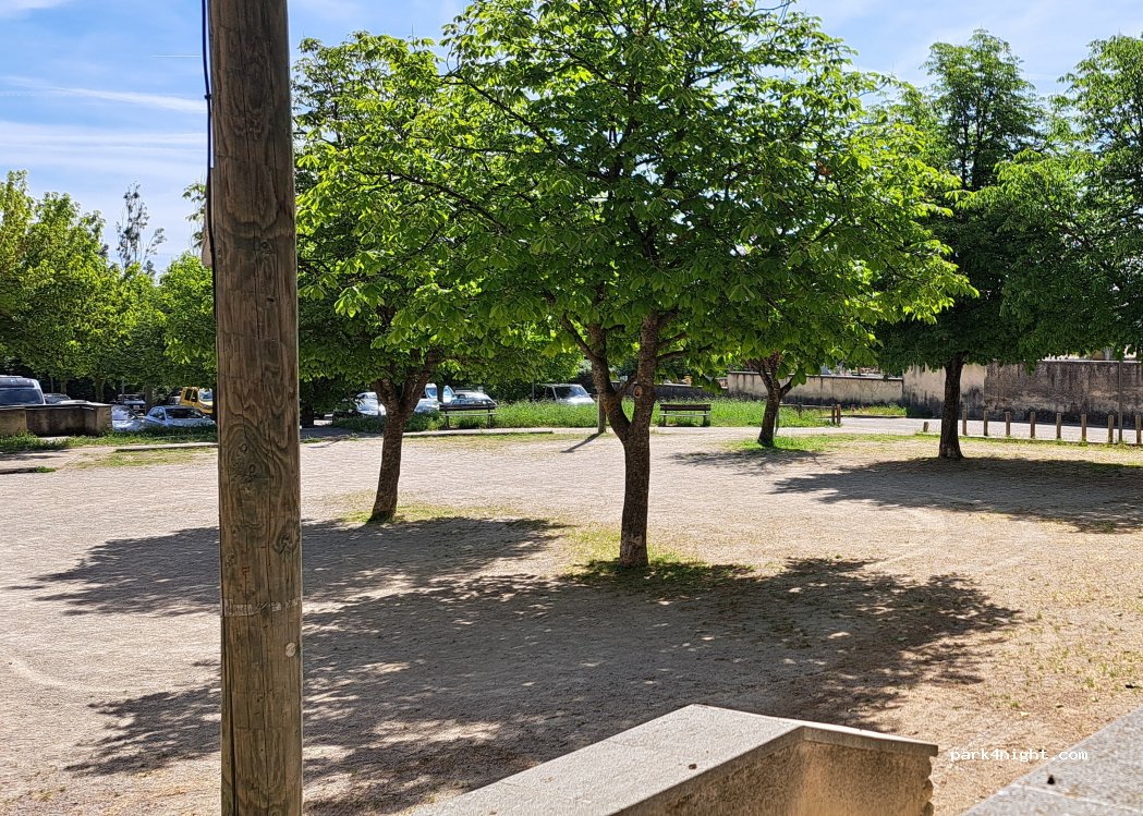(84160) Cucuron - 5276F Château Vieux — foto