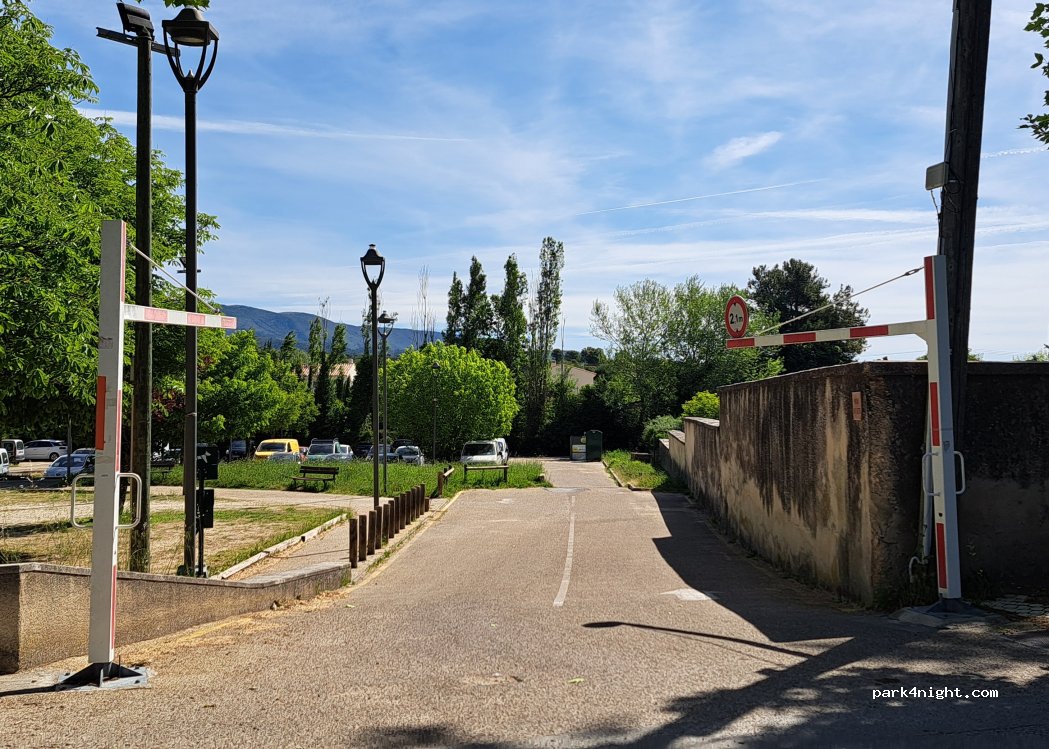 (84160) Cucuron - 5276F Château Vieux — foto 2