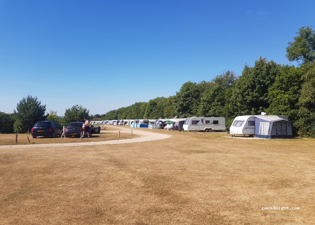 Oakdown Touring and Holiday Caravan Park — foto