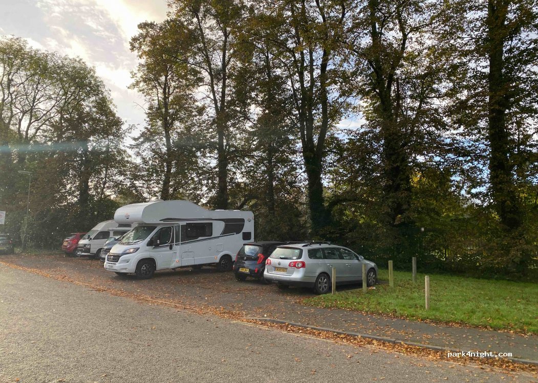 (KT8 9AL) West Molesey - Graburn Way — foto