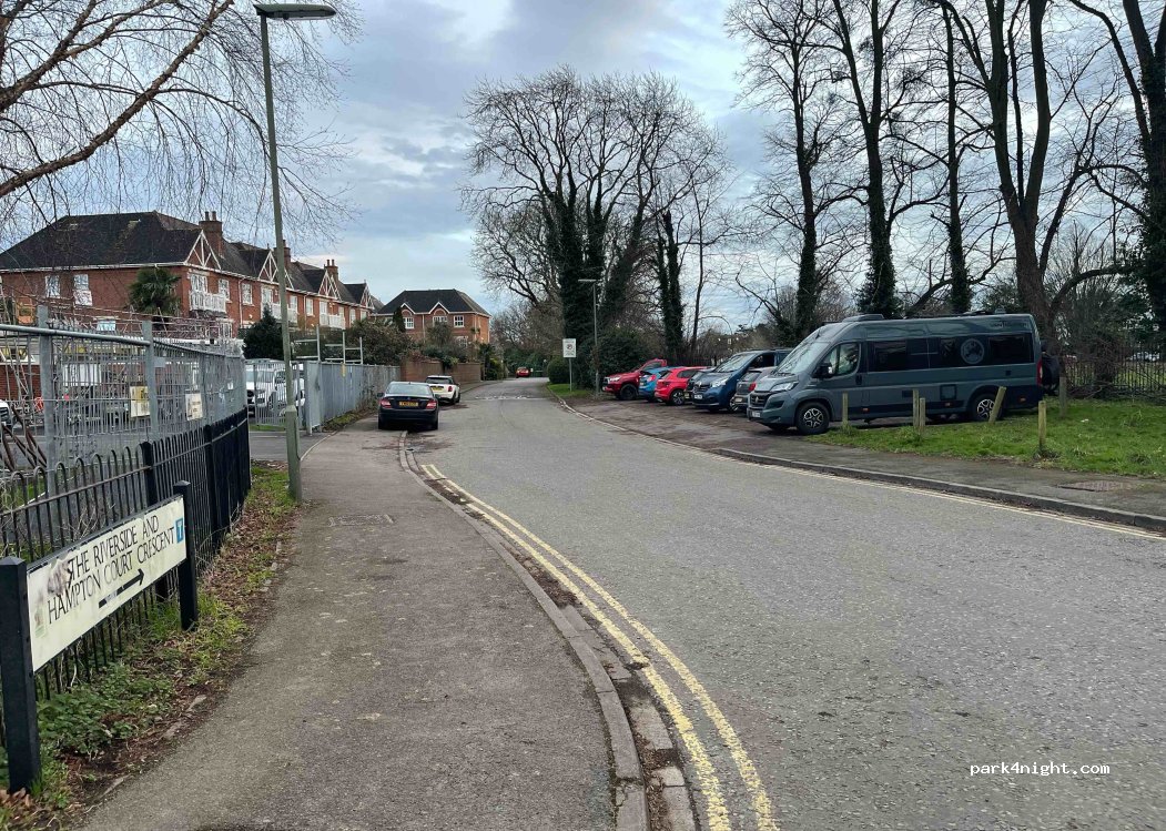 (KT8 9AL) West Molesey - Graburn Way — foto 3