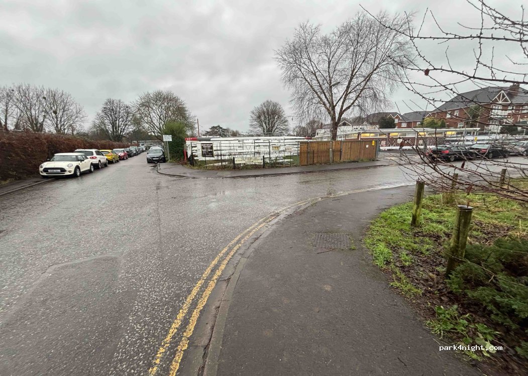 (KT8 9AL) West Molesey - Graburn Way — foto 4