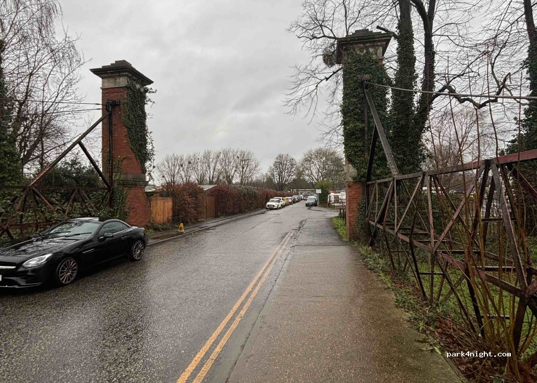 (KT8 9AL) West Molesey - Graburn Way — foto 5