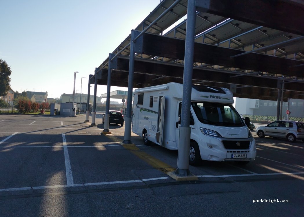 (46030) Cerese - unnamed road — foto