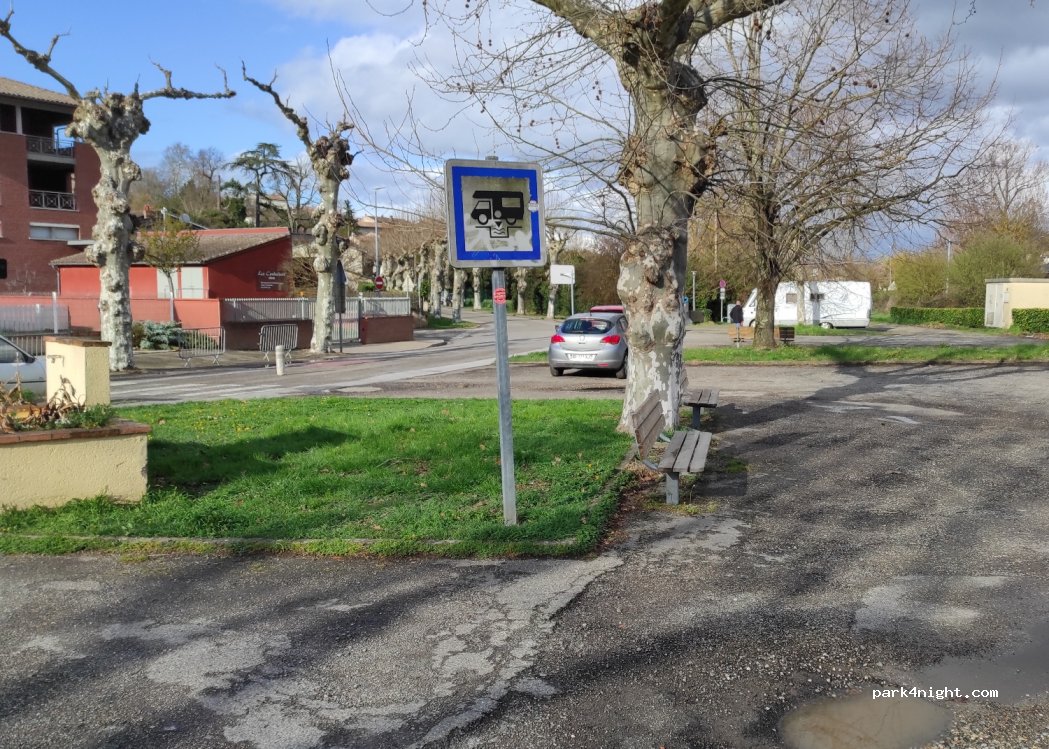 Aire de camping-cars Beaumont-de-Lomagne — foto 3