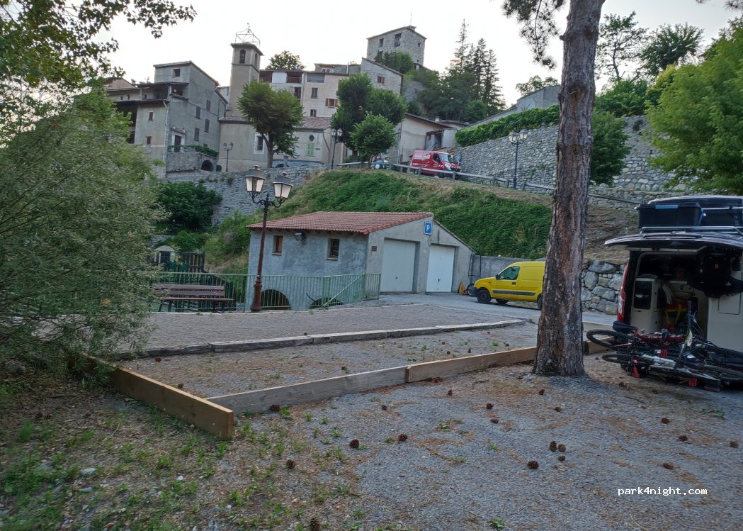 (06260) Puget-Rostang - 30 Place des Tilleuls — foto 4