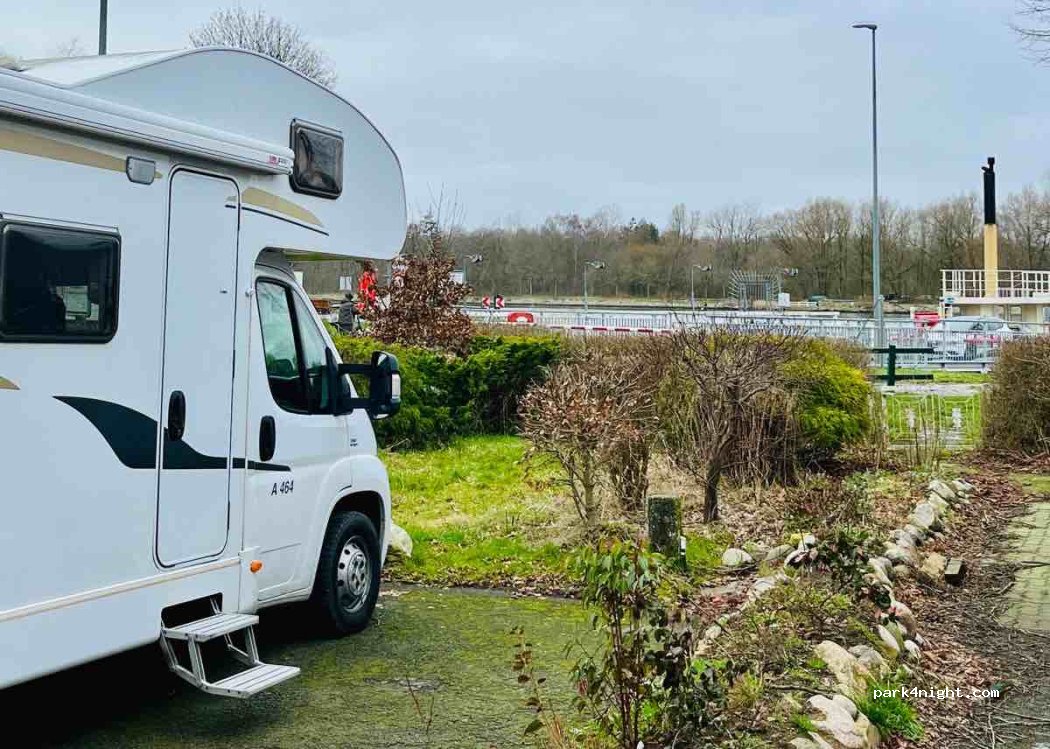 Wohnmobilstellplatz Fährhaus Fischerhütte — foto 4