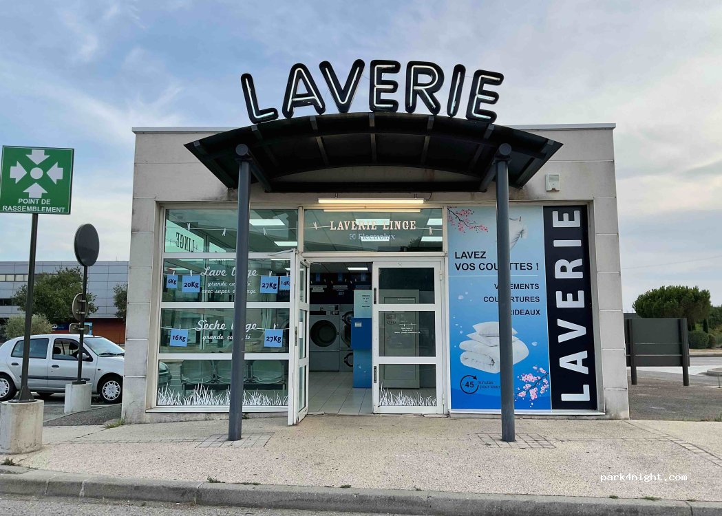 (26200) Montélimar - Centre commercial du Soleil Levant — foto 2