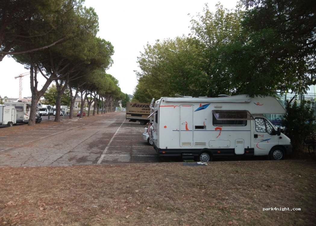 (47841) Cattolica - 60 Piazza Palmiro Togliatti — foto 2