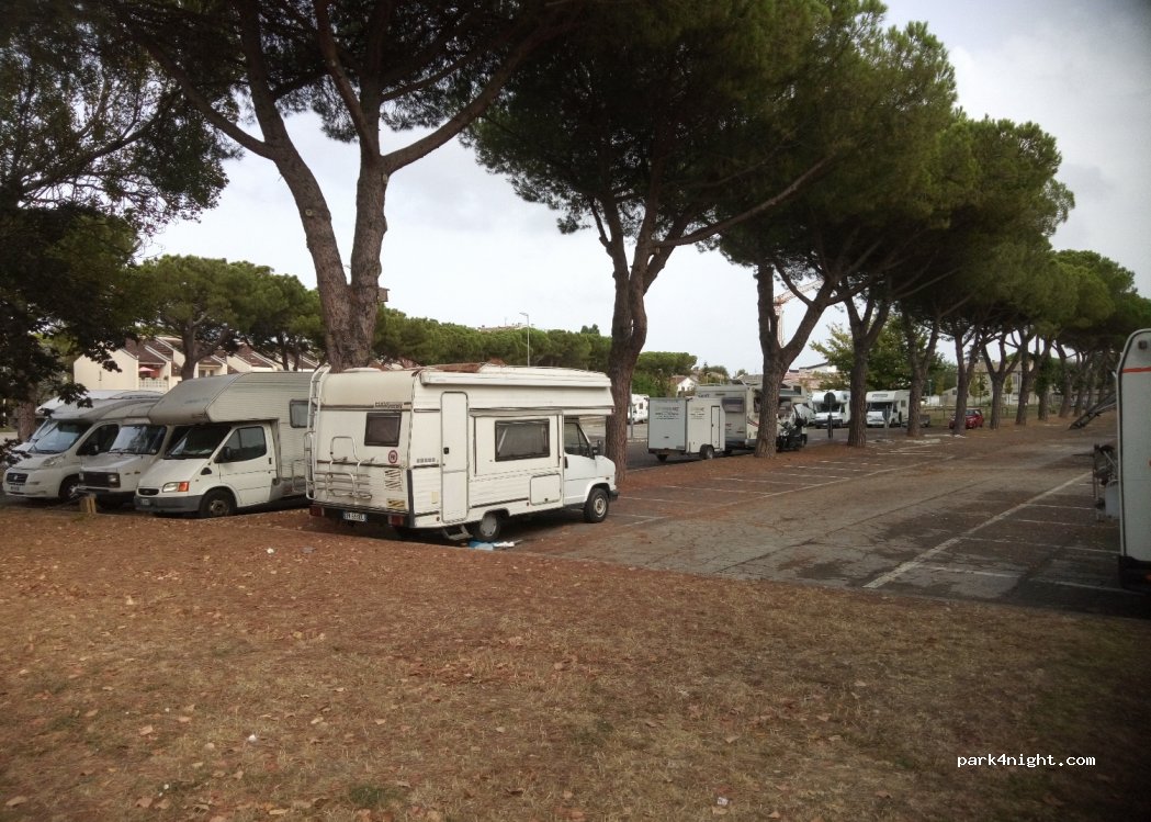 (47841) Cattolica - 60 Piazza Palmiro Togliatti — foto 4