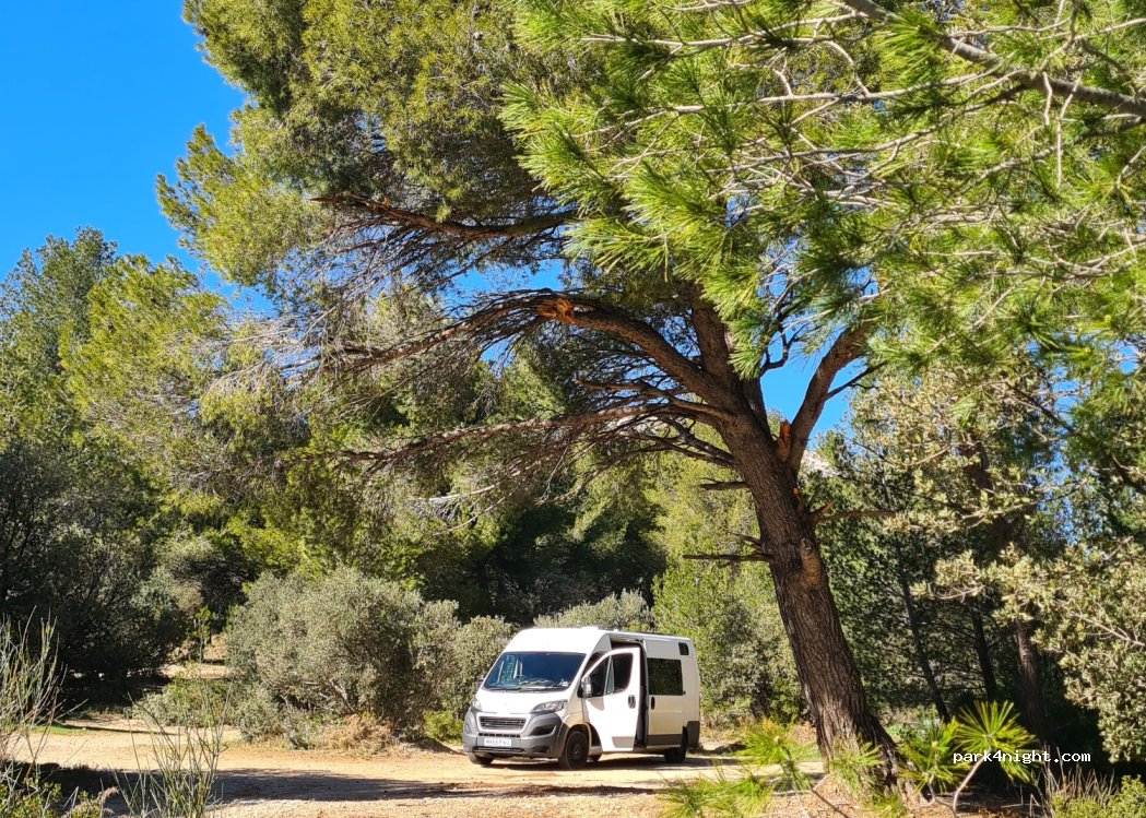 (13890) Mouriès - D24 — foto