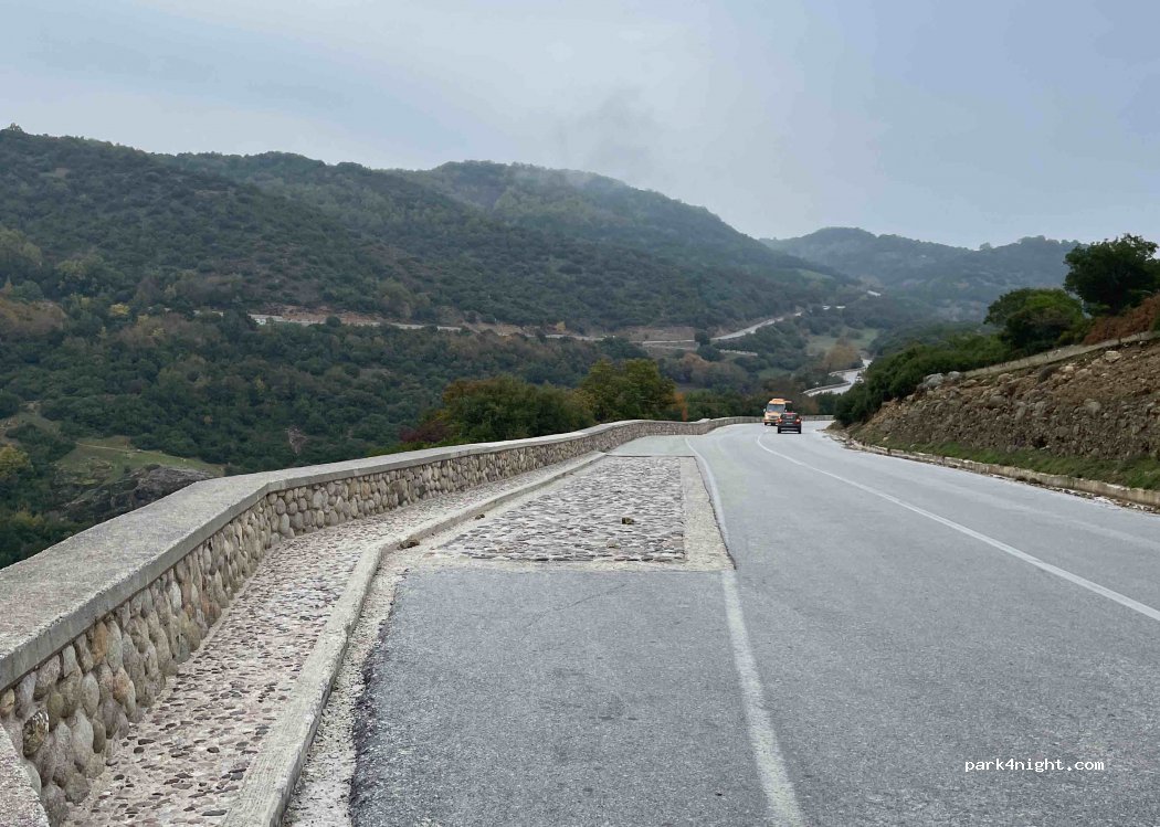 (422 00) Kalampaka - Προς Μονή Αγίου Στεφάνου — foto