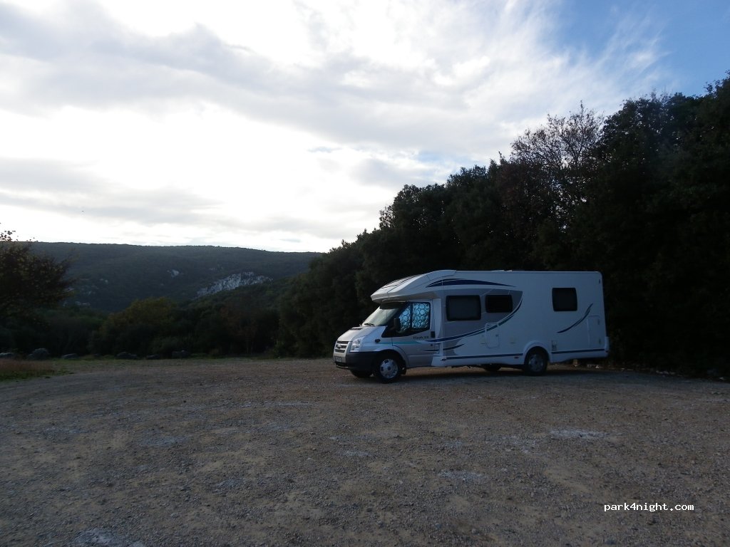 (07700) Saint-Remèze - D290 en direction de la grotte de la Madeleine — foto