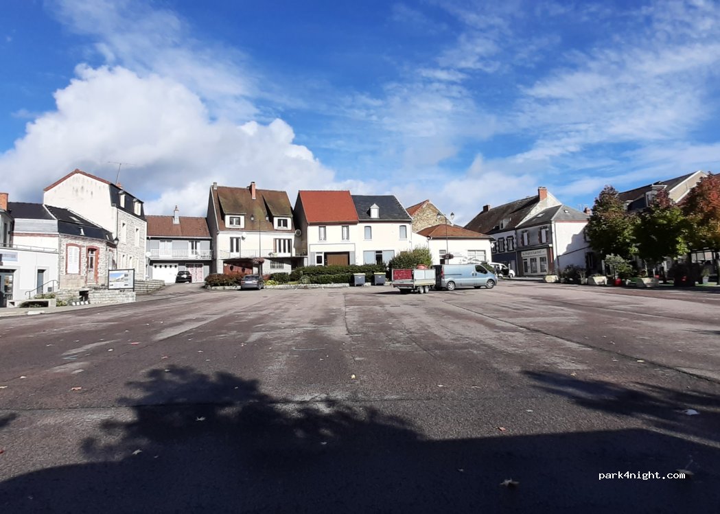 (23700) Auzances - 2 Rue Saint-Jacques — foto