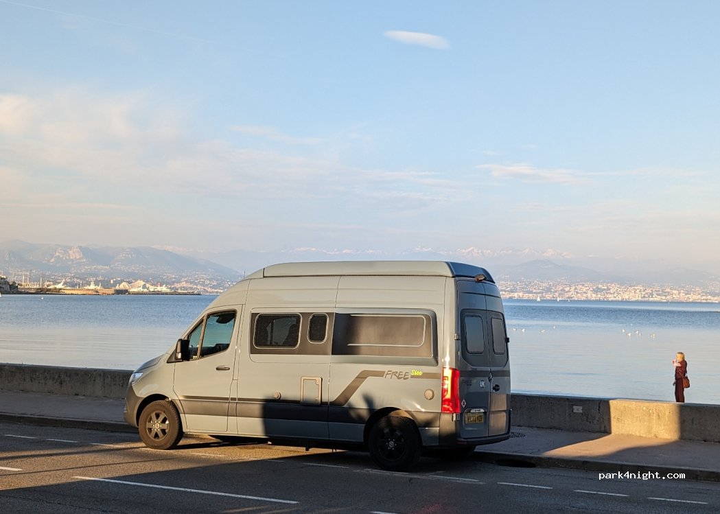 (06160) Antibes - 28-30 Boulevard James Wyllie — foto 4