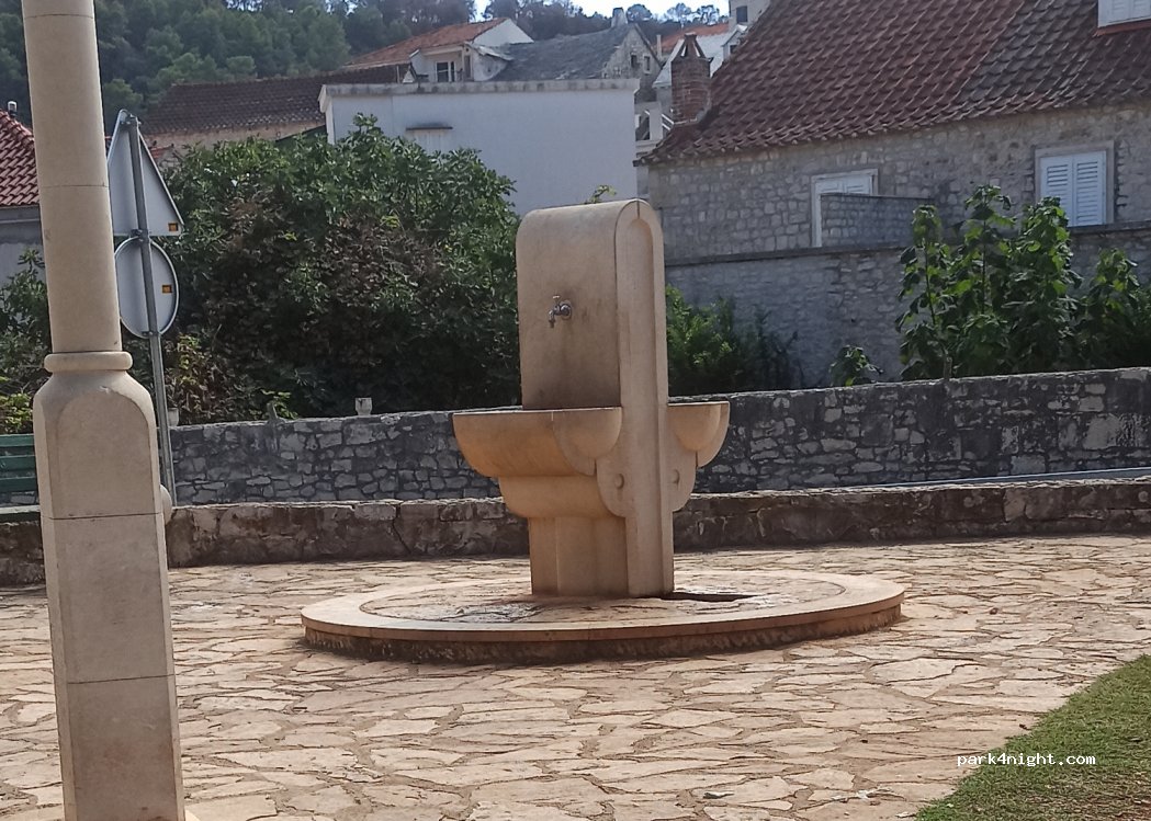 (21412) Pučišća - 2-10 Vicka Prodića — foto