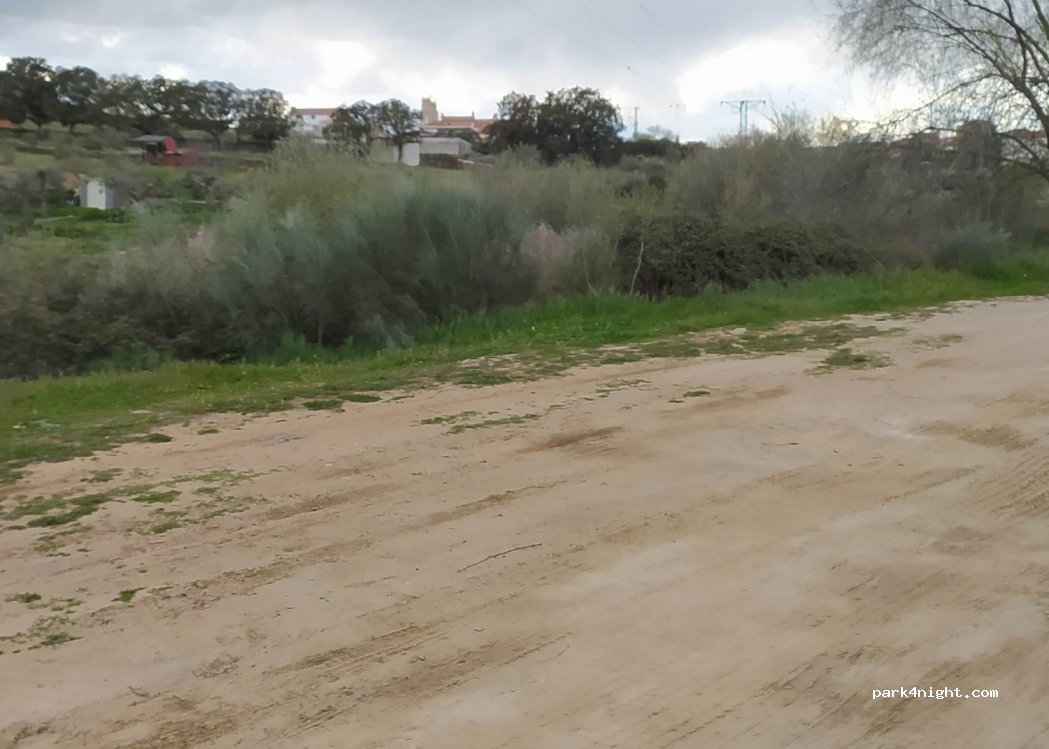 (10694) Torrejón el Rubio - 25 Diseminado Barrio Corchito — foto