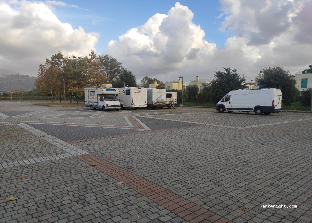 (55041) Lido di Camaiore - 26 Via Fratelli Rosselli — foto