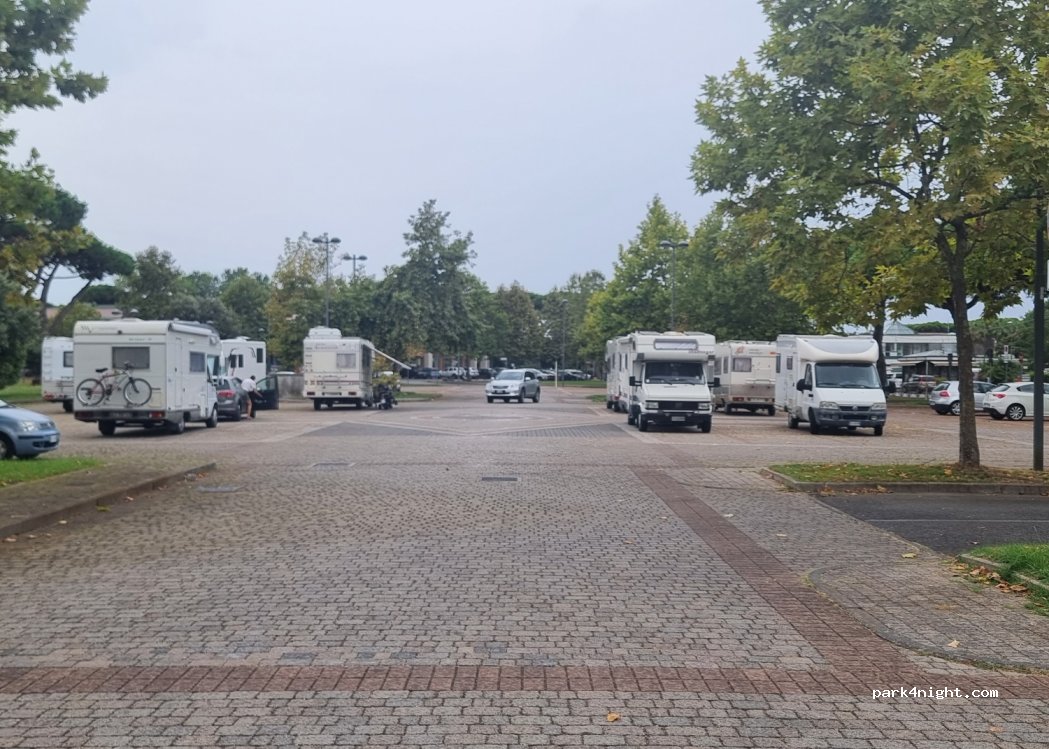 (55041) Lido di Camaiore - 26 Via Fratelli Rosselli — foto 3