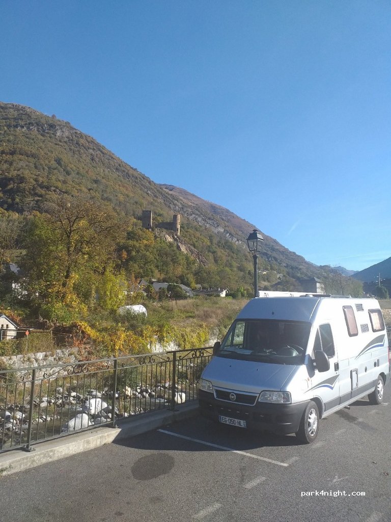(65120) Luz-Saint-Sauveur - 11 Place du 8 Mai — foto