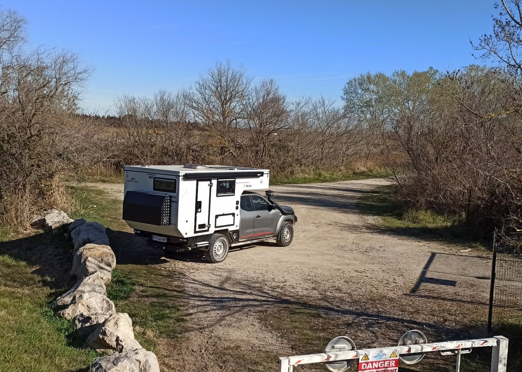 (13460) Saintes-Maries-de-la-Mer - Unnamed Road — foto