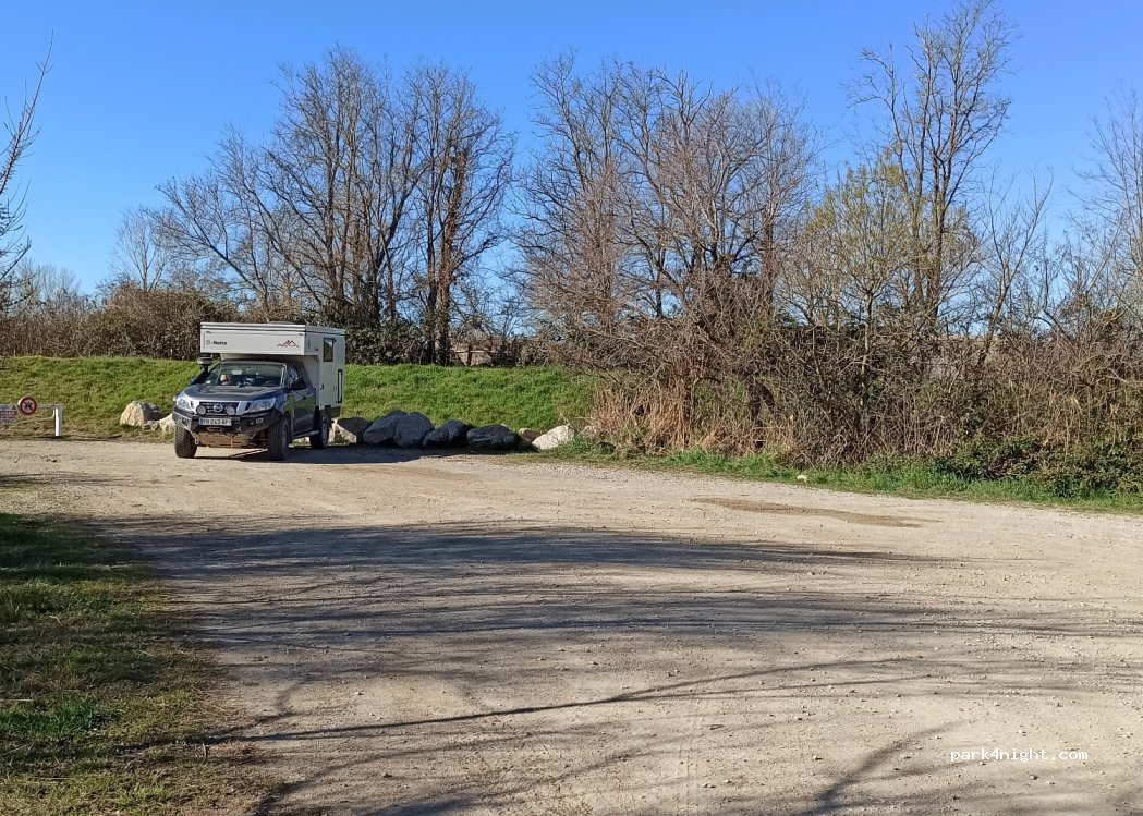 (13460) Saintes-Maries-de-la-Mer - Unnamed Road — foto 2