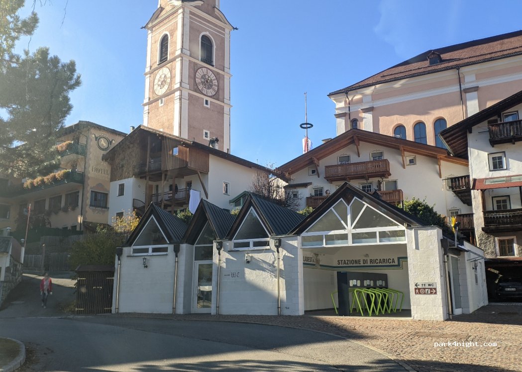 (39040) Castelrotto - 5 Via Oswald Von Wolkenstein — foto