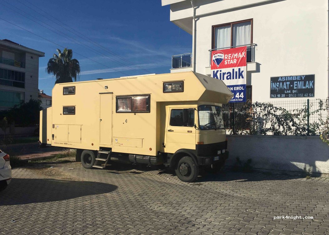 (07600)  - 1 8100. Sokak — foto