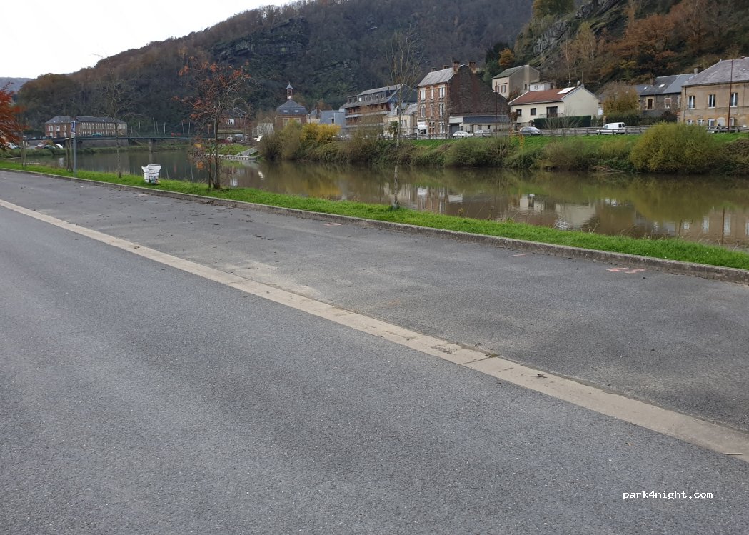 (08120) Bogny-sur-Meuse - 46 Rue de la Meuse — foto 2