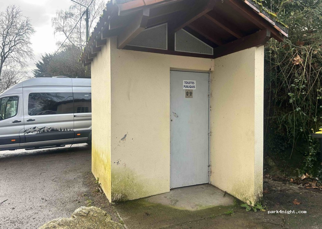 (16500) Confolens - 10 Avenue de la Libération — foto 4