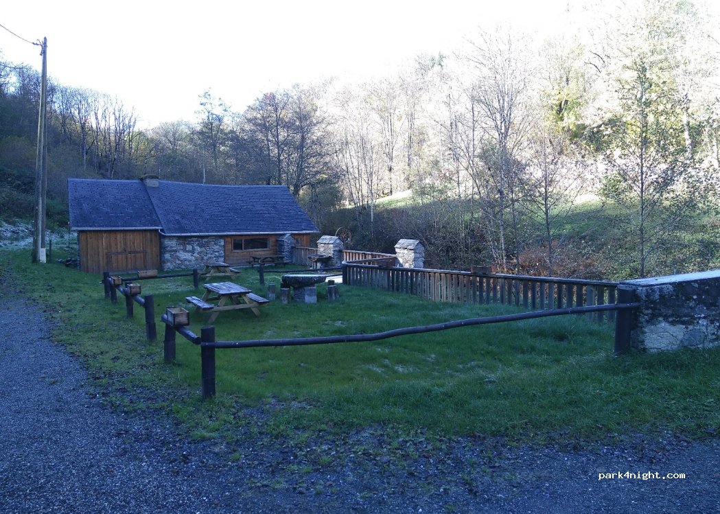 (31110) Saint-Aventin - 26 Village — foto