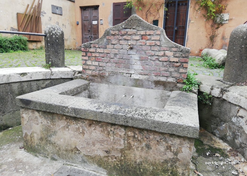(01015) Sutri - 4 Piazza San Rocco — foto