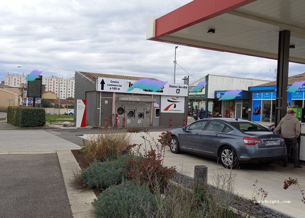 (84500) Bollène - 2424 Avenue Jean Giono — foto