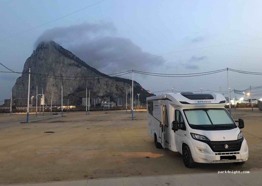 (11300) La Línea de la Concepción - 230 Avenida Príncipe de Asturias — foto 2