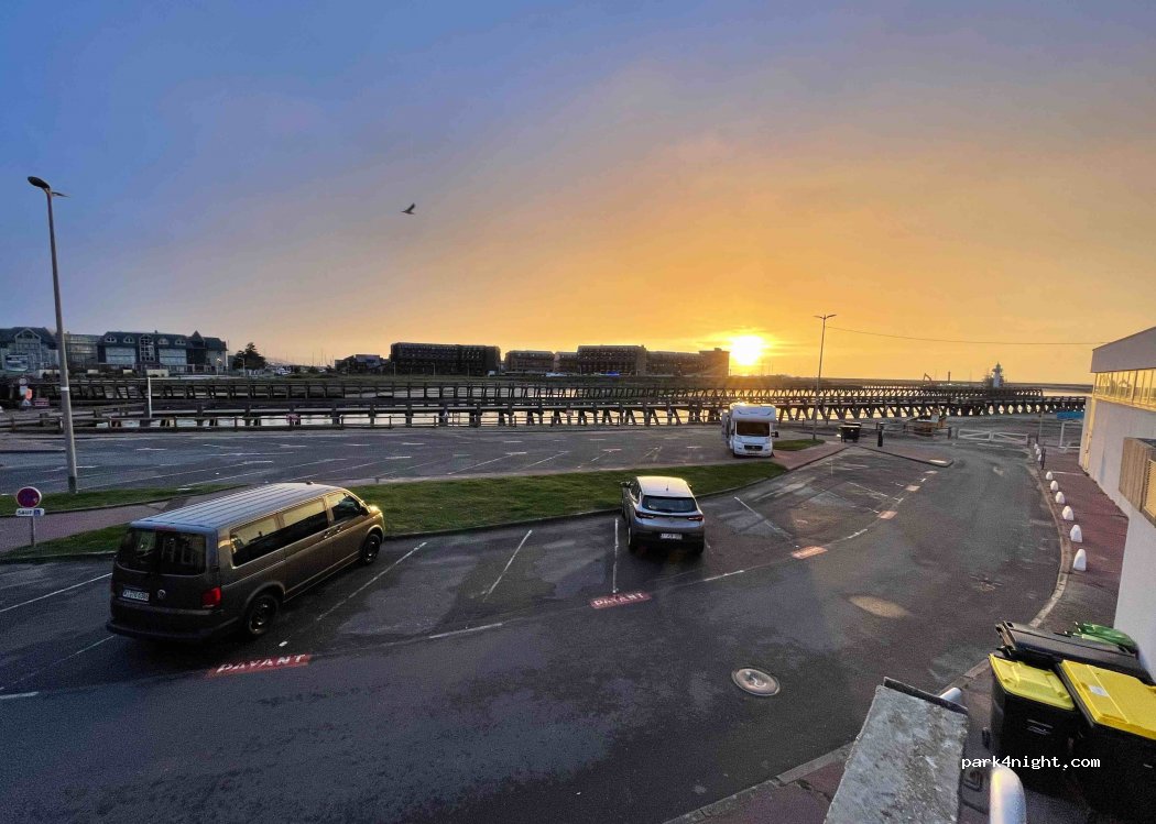 (14360) Trouville-sur-Mer - Promenade des Planches — foto 2