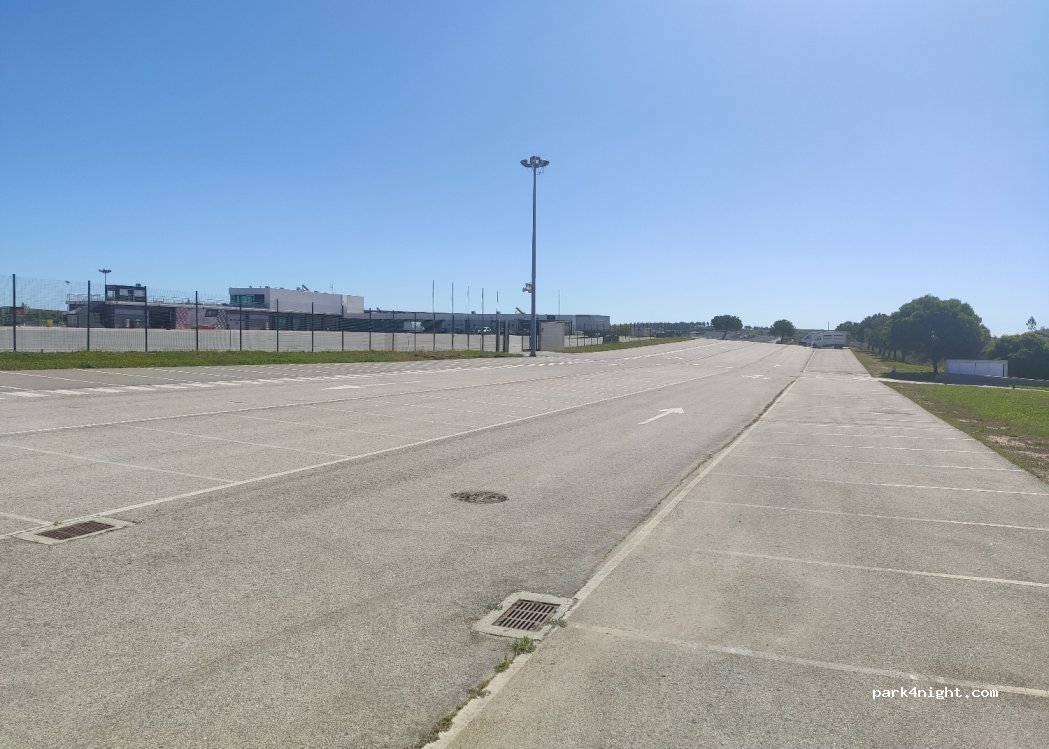 (8600) Odiáxere - R. Nunes Lisa — foto 4