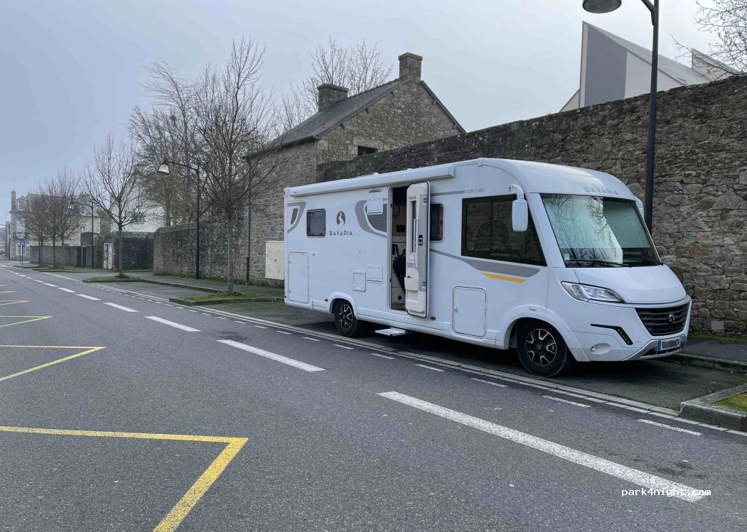(22100) Dinan - 19 Rue des 24E et 19E Dragons — foto 3