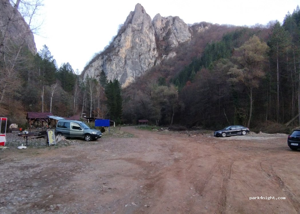 (2465) Lomnița - Unnamed Road — foto