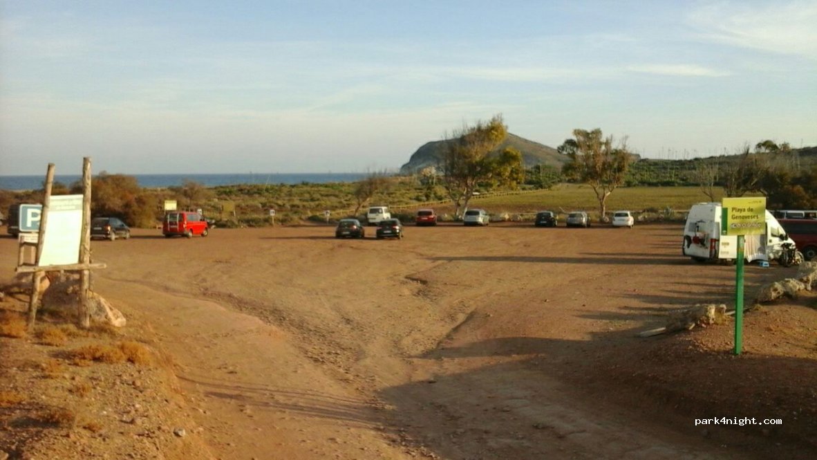 Genoveses' Beach Car Park — foto