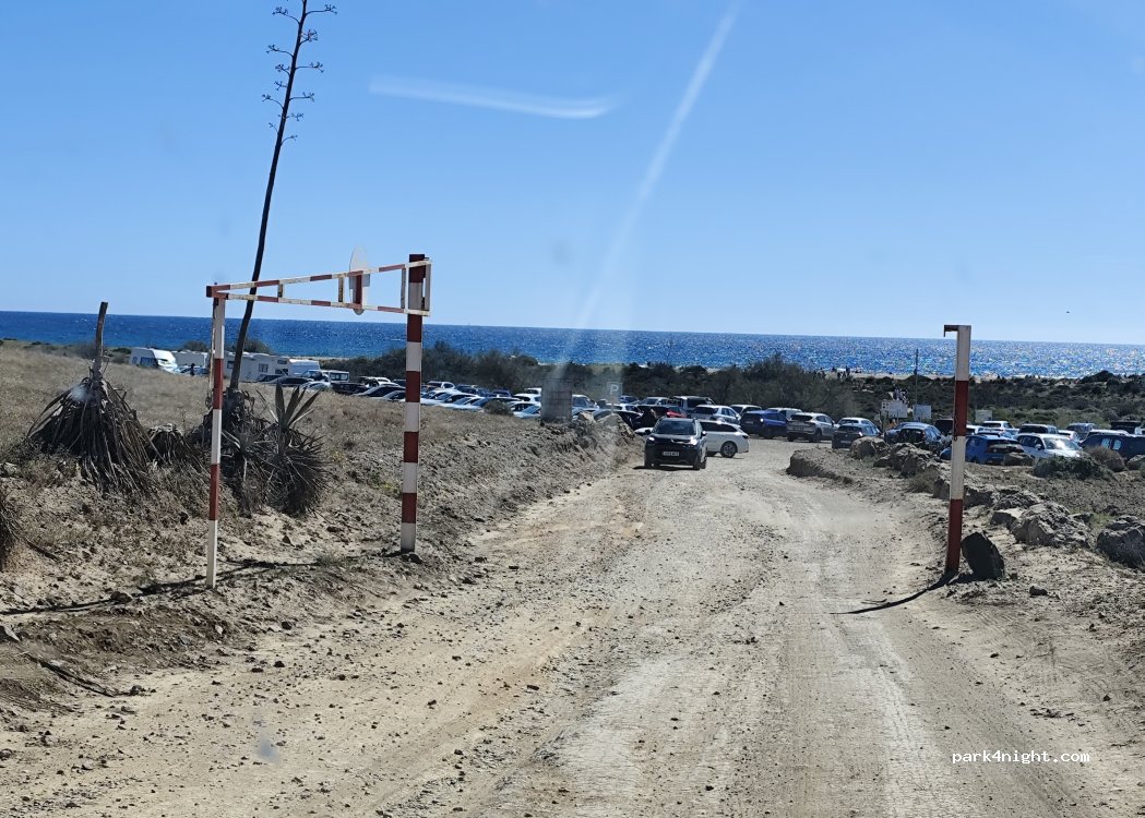 Genoveses' Beach Car Park — foto 4