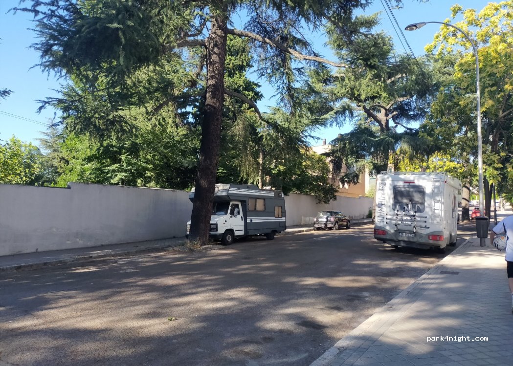 (28033) Madrid - 4 Calle de Julia Balenchana — foto 3