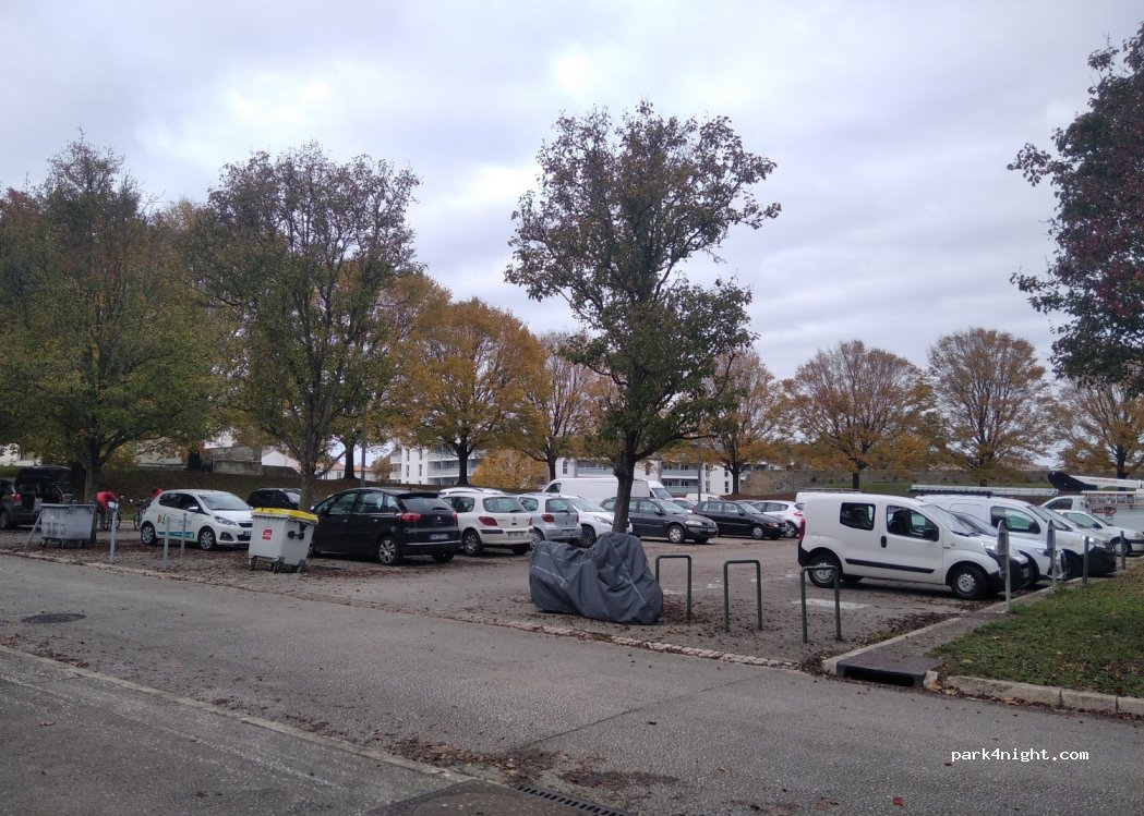 (17300) Rochefort - 2 Esplanade Pierre Soumet — foto