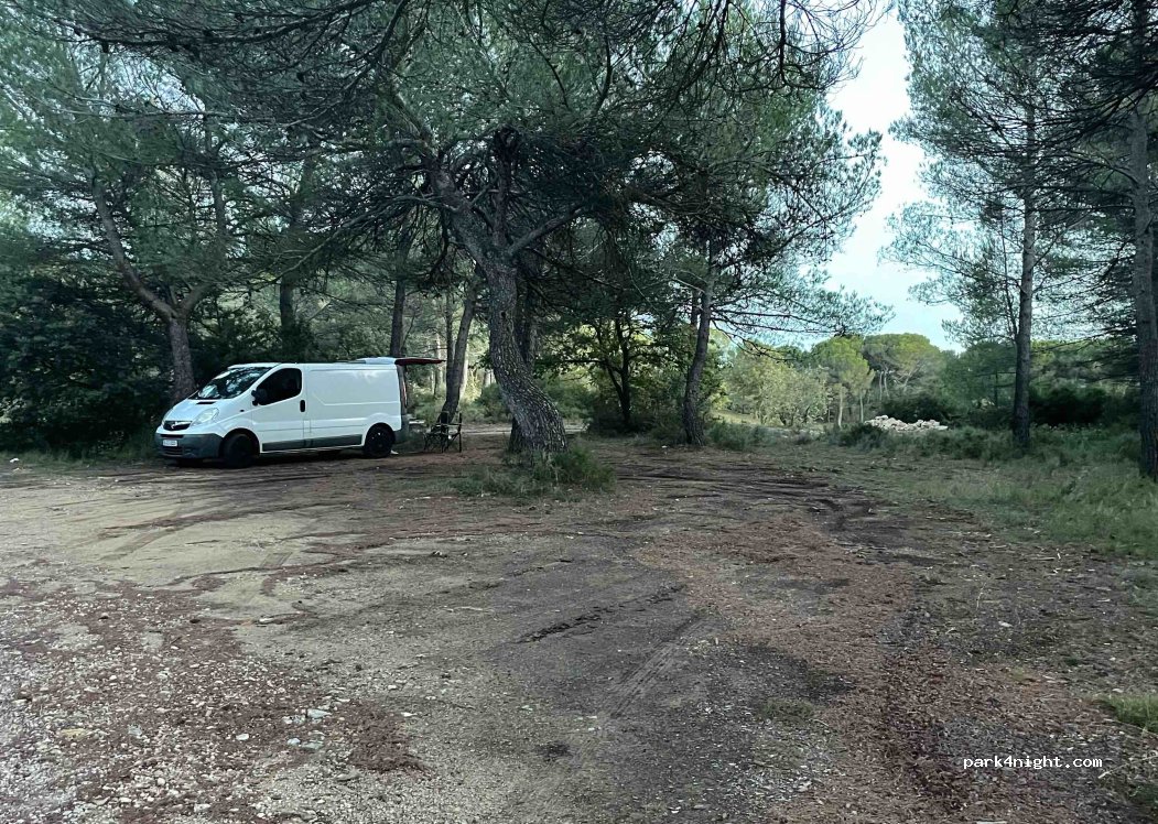 (13410) Lambesc - Chemin du Salet — foto 2