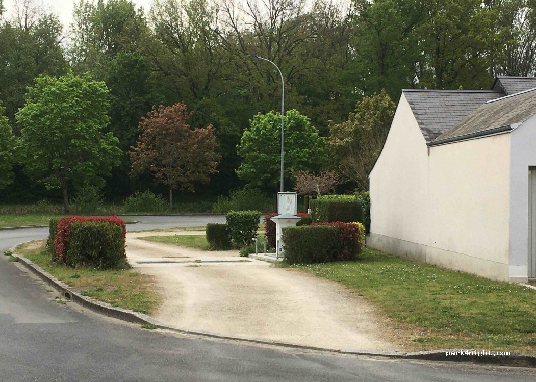 Aire De Camping Car Municipale Vitry-aux-Loges — foto 2