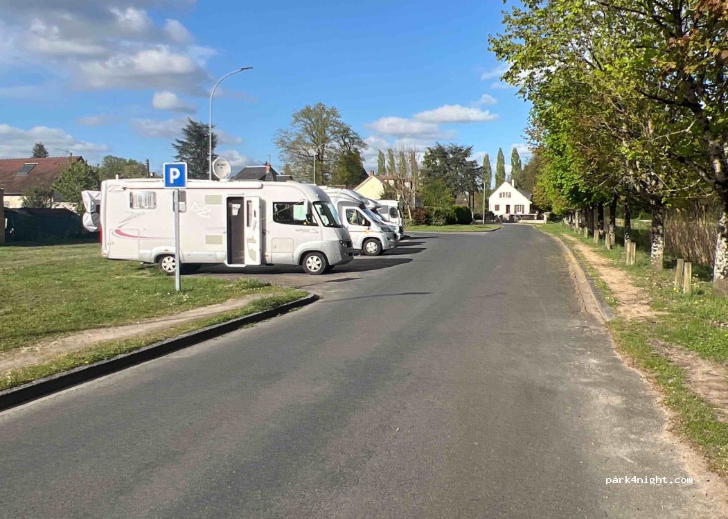 Aire De Camping Car Municipale Vitry-aux-Loges — foto 5