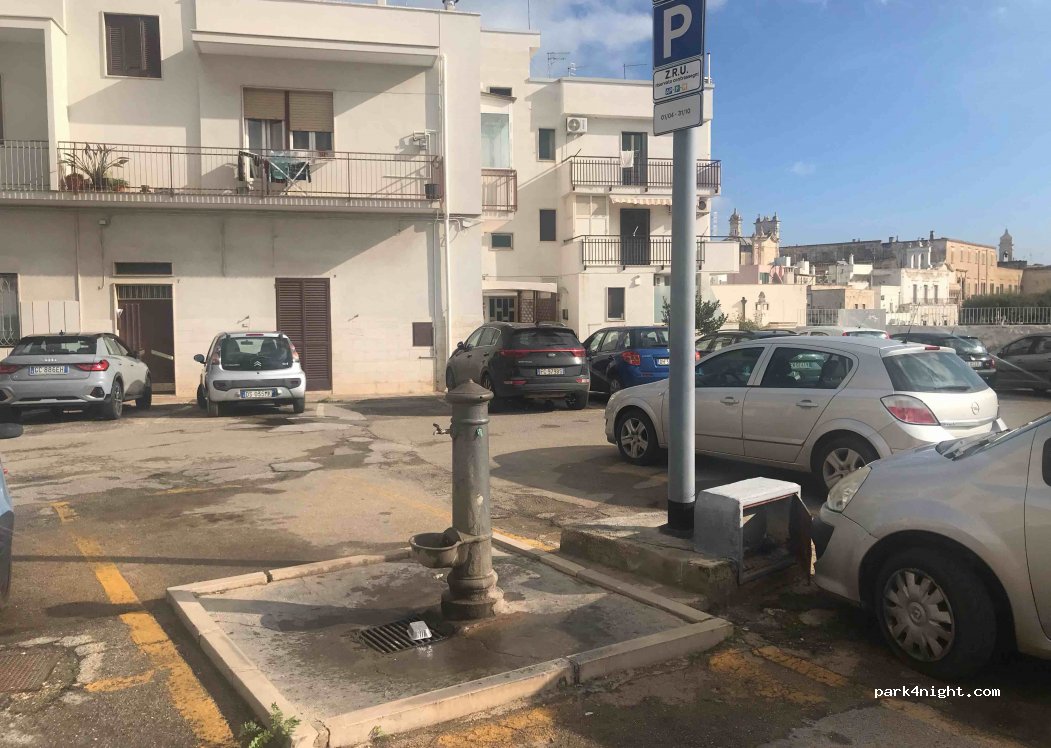 (70044) Polignano a Mare - 13 Largo Francesco Buonsante — foto