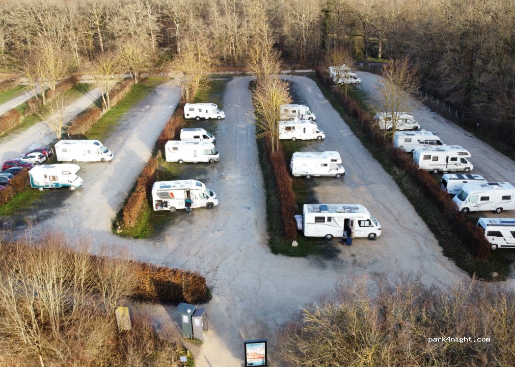 (41250) Chambord - 101 Place Saint-Louis — foto 3