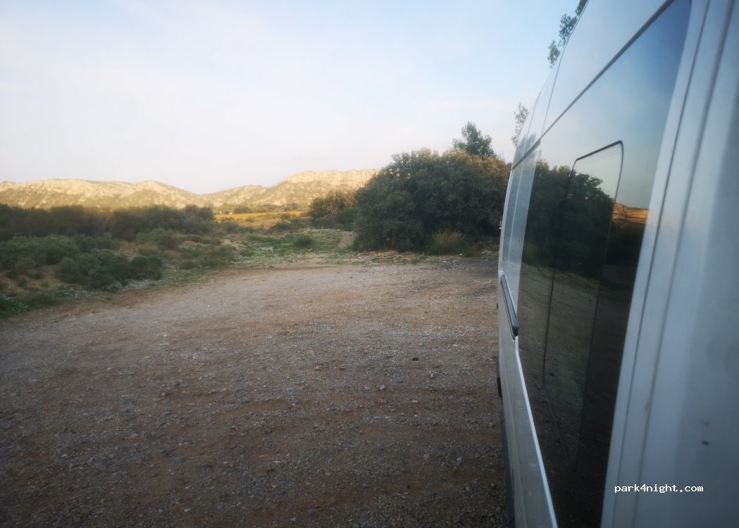 (13430) Eyguières - — foto